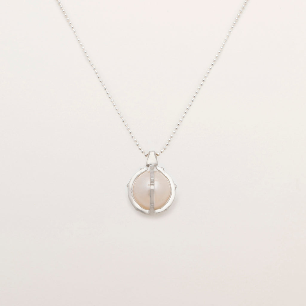 Louise Necklace in White Pearl LACAR
